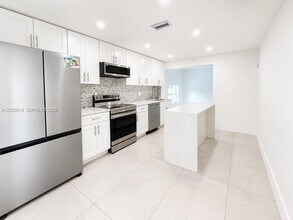 Building Photo - 4028 SW 49th Ct