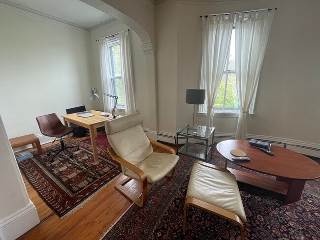 Building Photo - 811 E Broadway