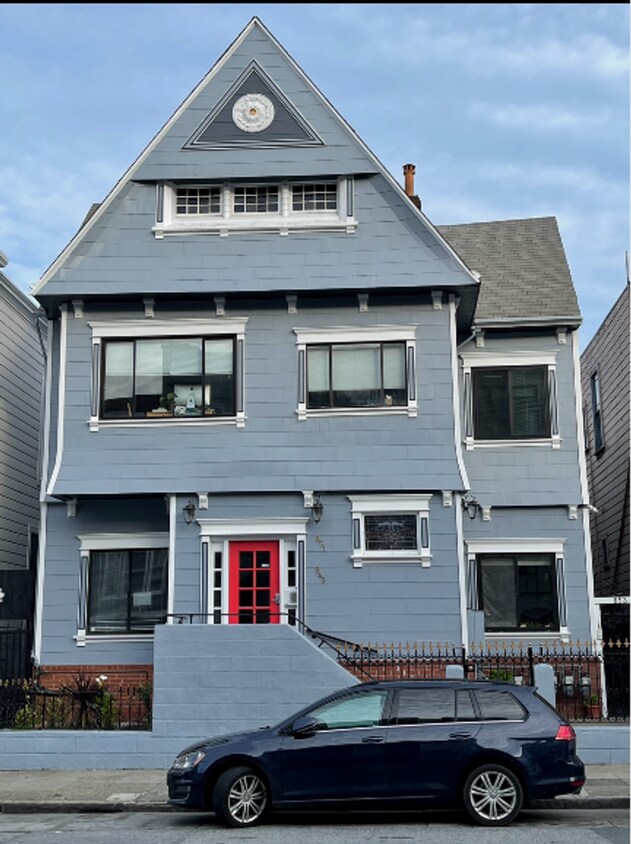 Primary Photo - Charming 2 Bed, 1 Bath Cottage in the Hear...