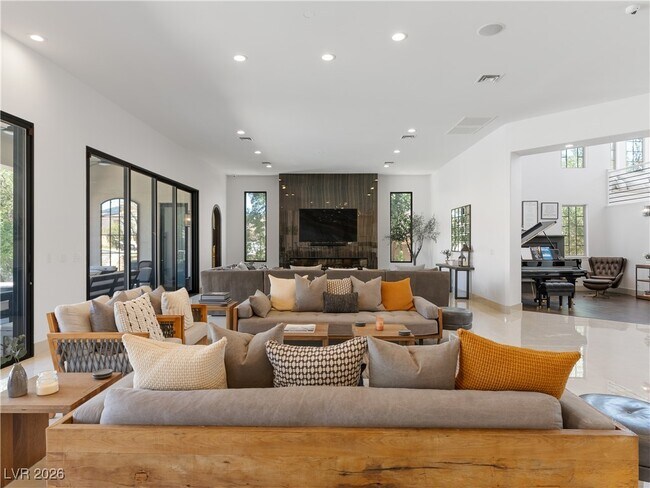 Building Photo - 190 Inveraray Ct