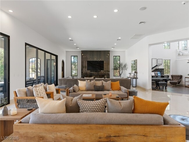 Foto del edificio - 190 Inveraray Ct