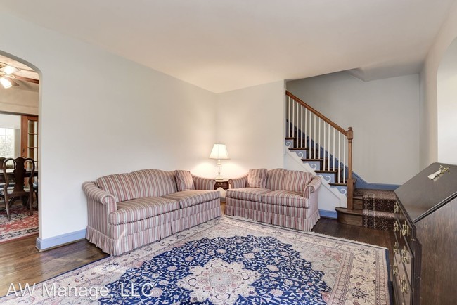 Building Photo - 3 br, 2.5 bath House - 8205 Meadowbrook Lane