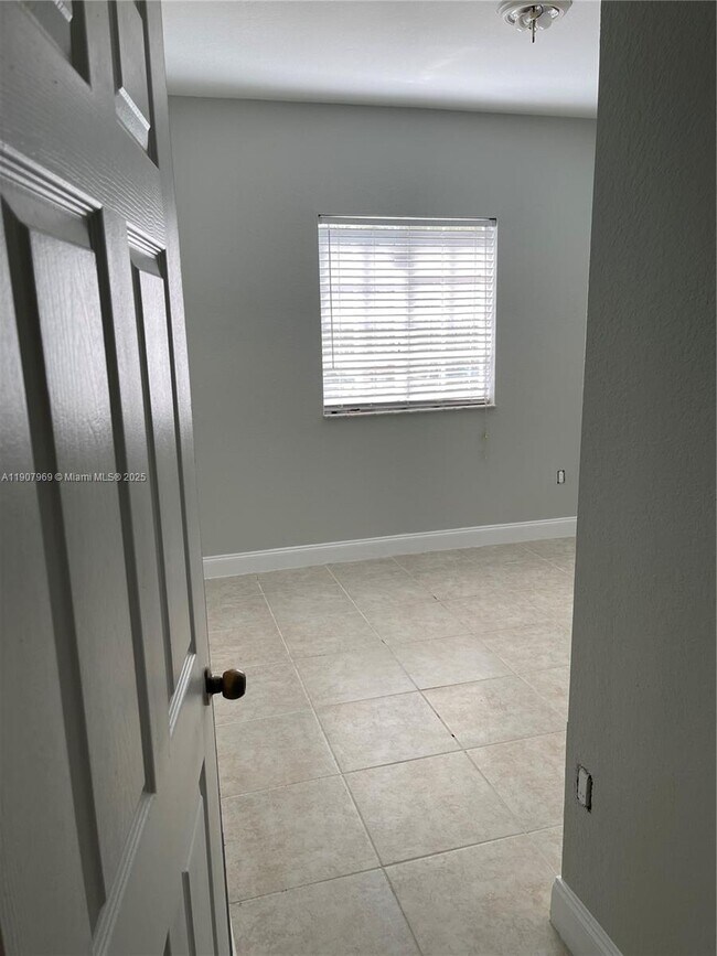 Foto del edificio - 6900 NW 179th St