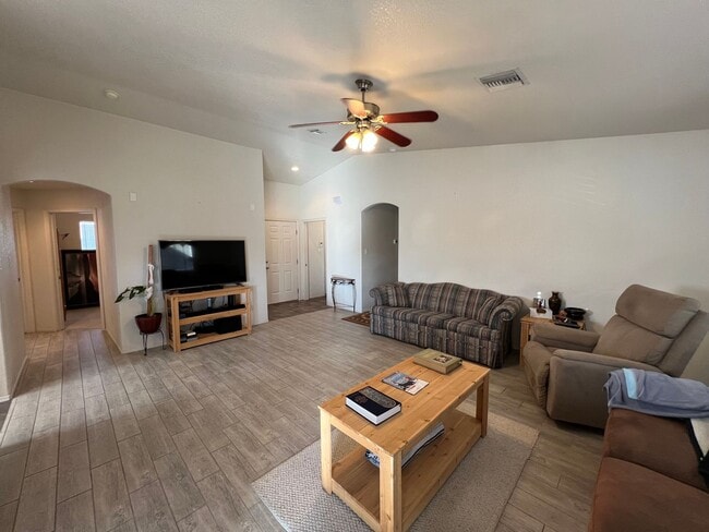 Foto del edificio - 3 BEDROOM IN WILDFLOWER!