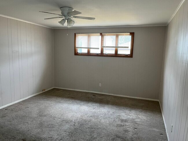 Building Photo - 704 Campbell St