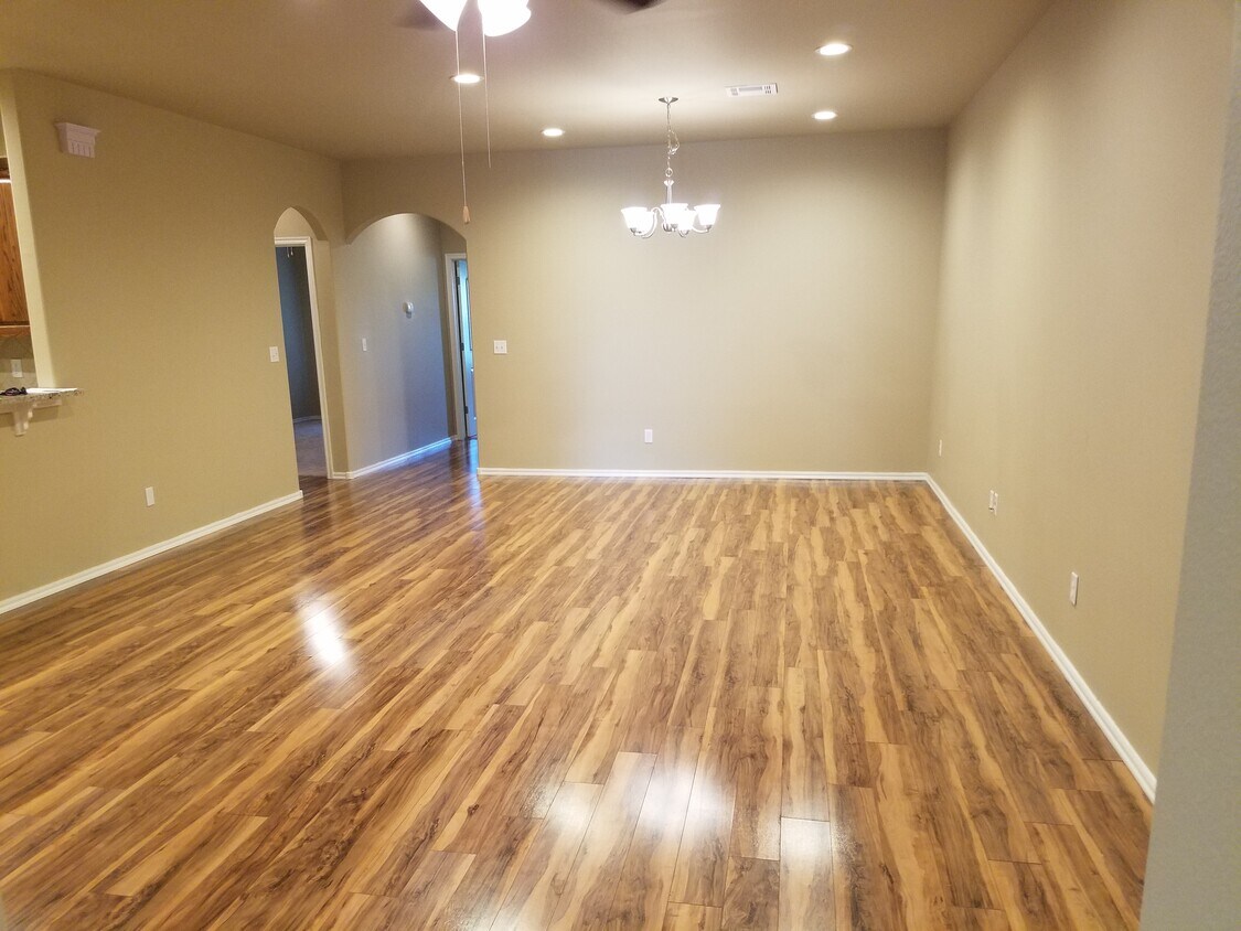 Visual Tour code TEXT 11632 to 46835 - 13815 E 105th St N
