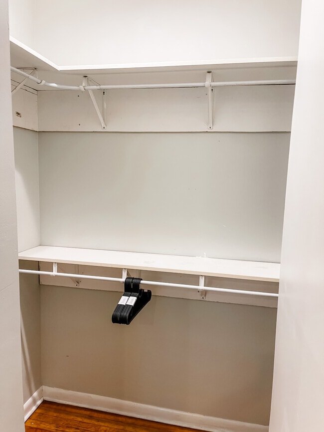 Building Photo - Furnished 2 bed 1 bath on 38th