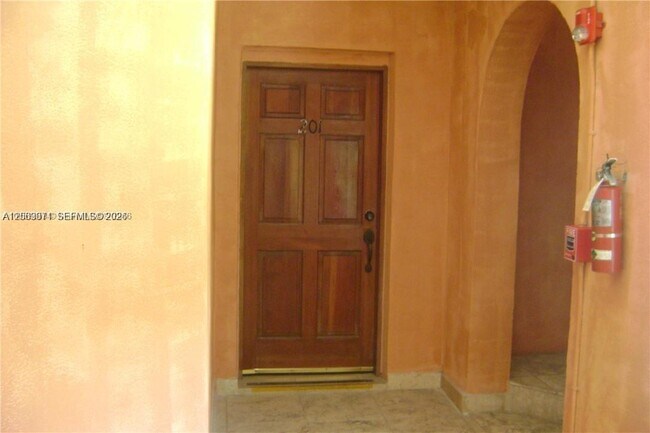 Foto del edificio - 4812 Pine Tree Dr