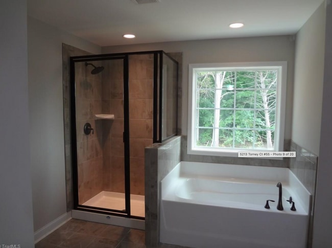 Building Photo - Stunning 5 Bedrooms, 4 Baths home in Summe...