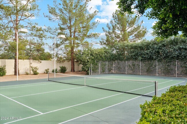 Building Photo - 8403 N El Maro Cir