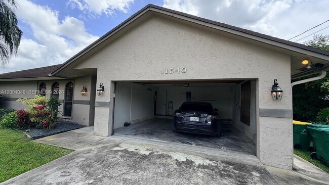 Foto del edificio - 11540 NW 27th Ct