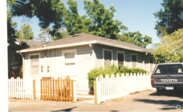 Primary Photo - 18421 Riverside Dr