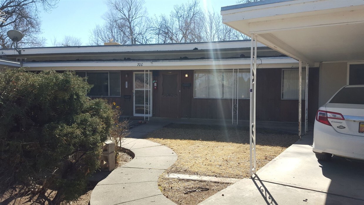 Foto principal - 700-702 E 3rd St