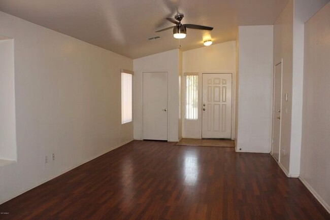 Building Photo - Cozy 3 bedroom 2 bath home in East Mesa!