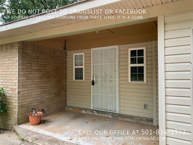 Building Photo - 1306 E Twin Lakes Dr