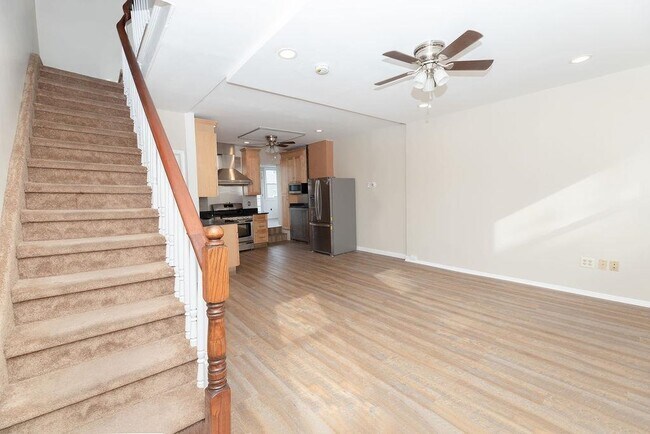 Building Photo - 49 W 49th St