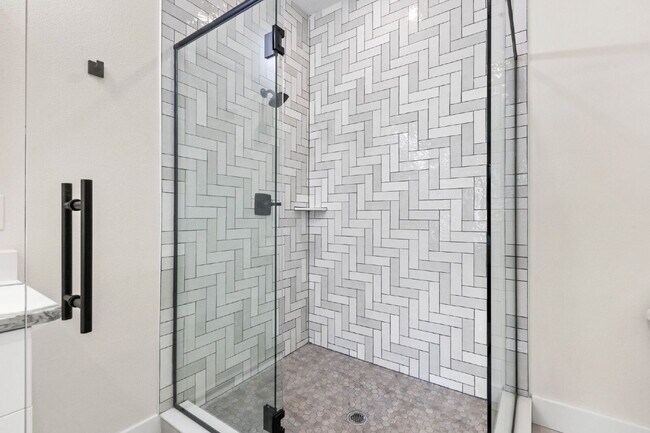 Foto del edificio - Beautiful 3 Bedroom Townhouse Minutes From...