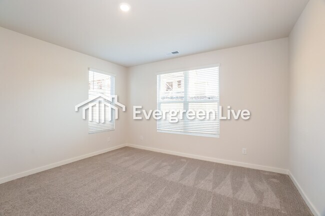 Building Photo - 874 Bur Oak Ct