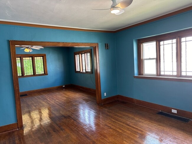 Building Photo - 1119 Alexander St SE