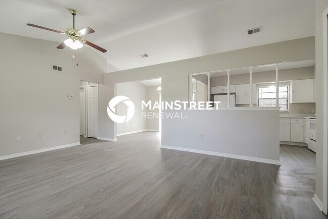 Foto del edificio - 4 Bedroom Pet-Friendly Home in Deltona, FL with Main Street Renewal