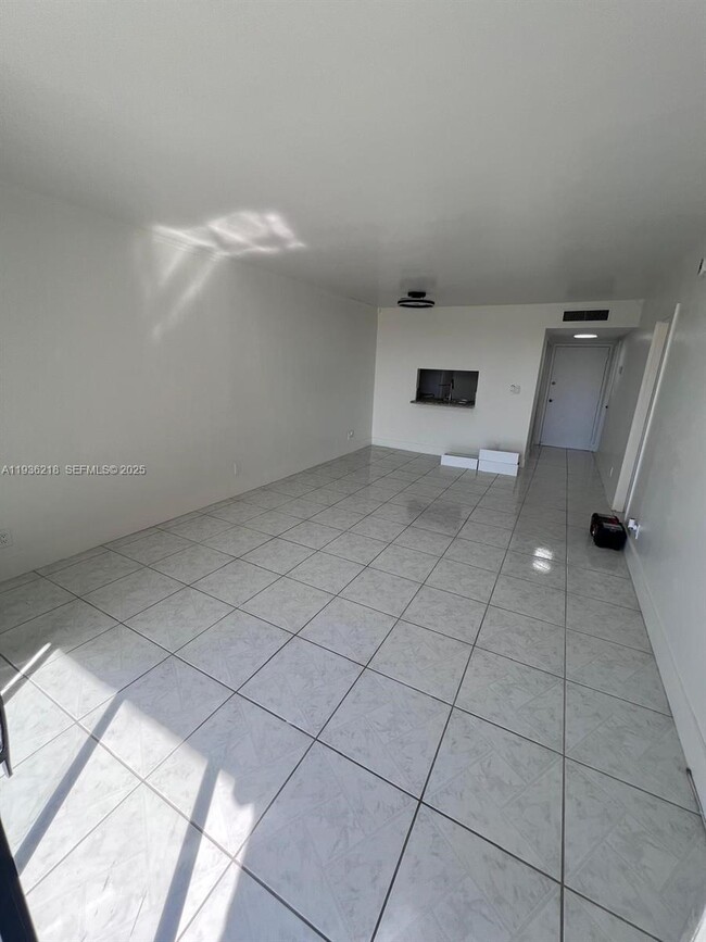 Foto del edificio - 2935 NE 163rd St