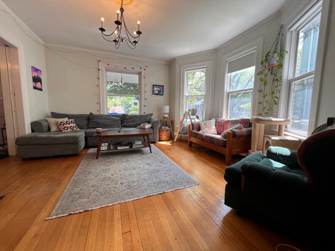 Primary Photo - 9 Kenwood St