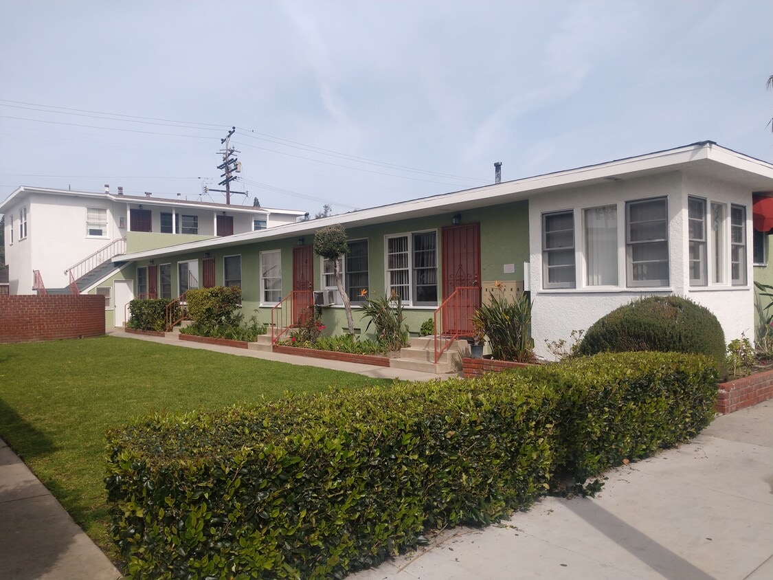 Primary Photo - 2747 Pacific Ave