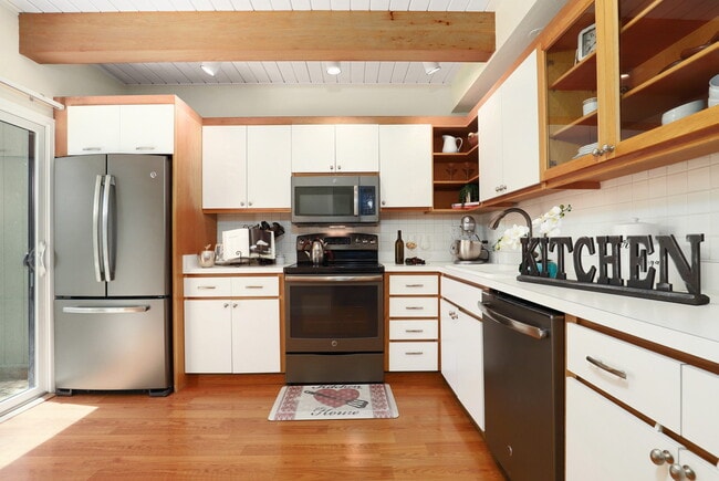 Building Photo - 1424 Ashwood Dr