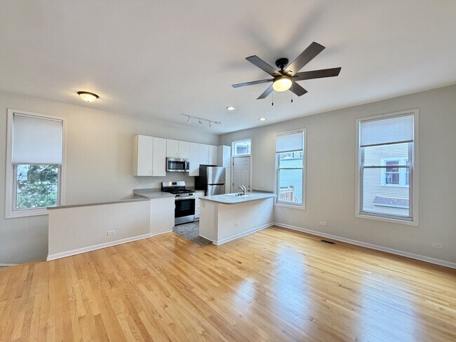 Foto del edificio - 1129 N Winchester Ave