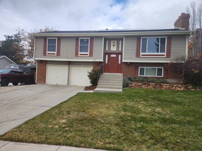Building Photo - 1229 E Holly Ridge Rd
