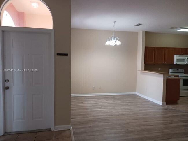 Building Photo - 1303 N Santa Catalina Cir