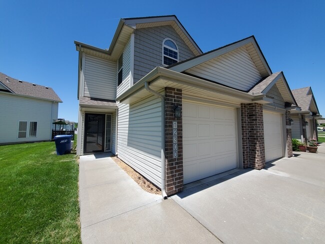 Building Photo - 12300 Fox Creek Dr