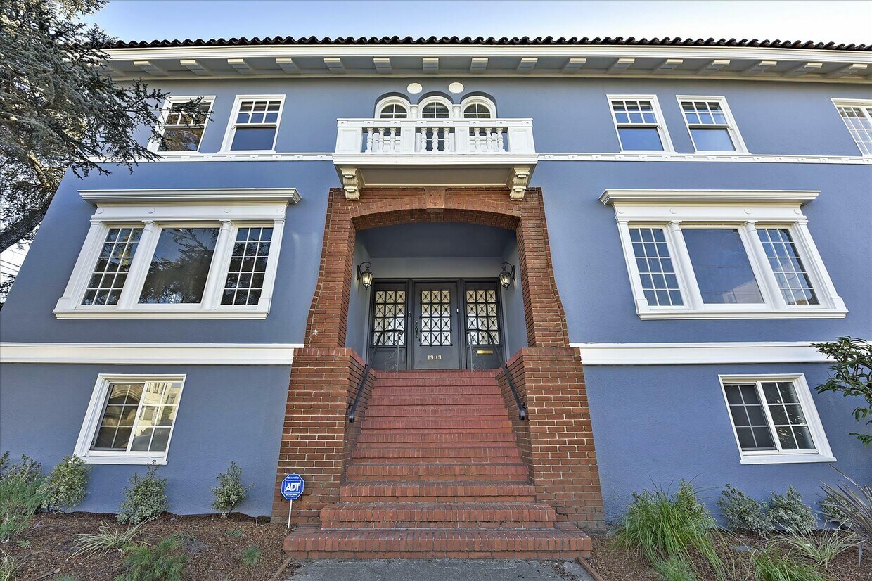 Primary Photo - 1909 Anza St