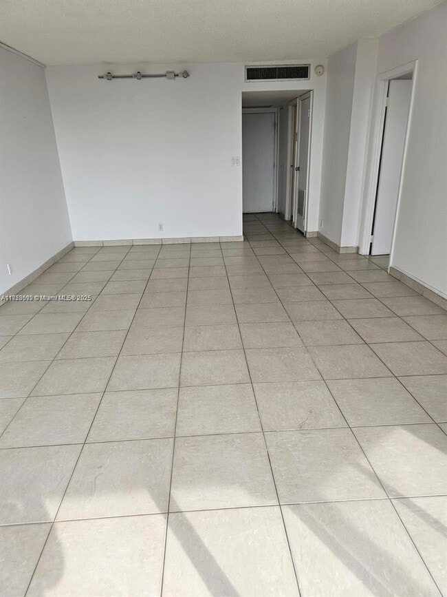 Building Photo - 20500 W Country Club Dr
