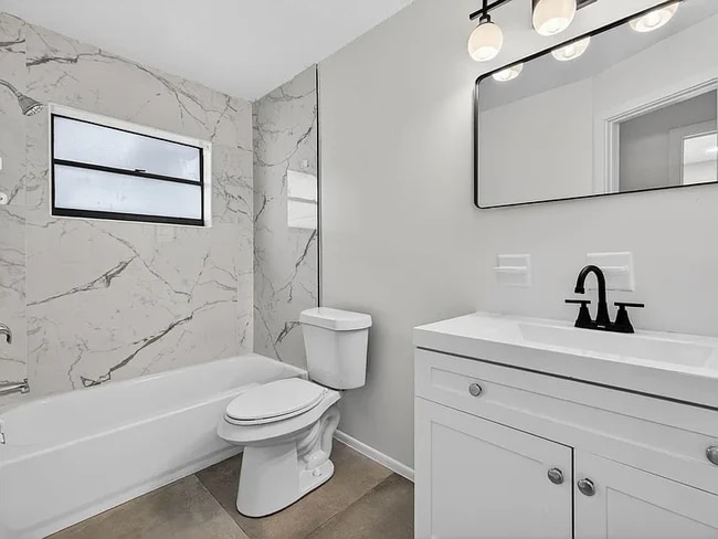 Building Photo - 1684 Martin St