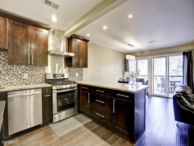 Building Photo - 3 br, 2 bath - 510 E Ponce de Leon Ave Apt T