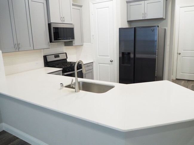 Foto del edificio - 3 Bed 2.5 Bath Townhouse in Farmers Branch