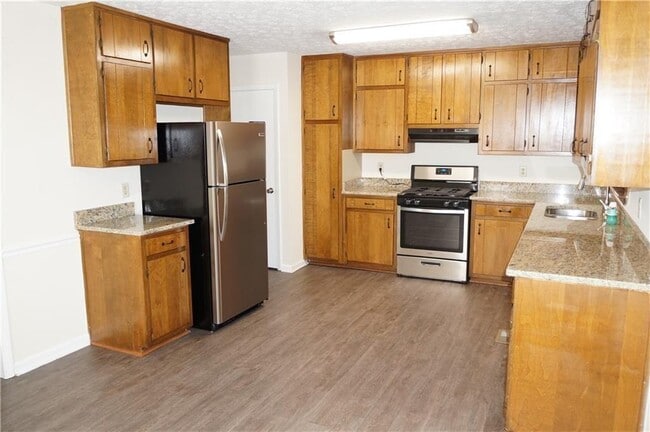 Building Photo - 4015 Woodland Dr NW