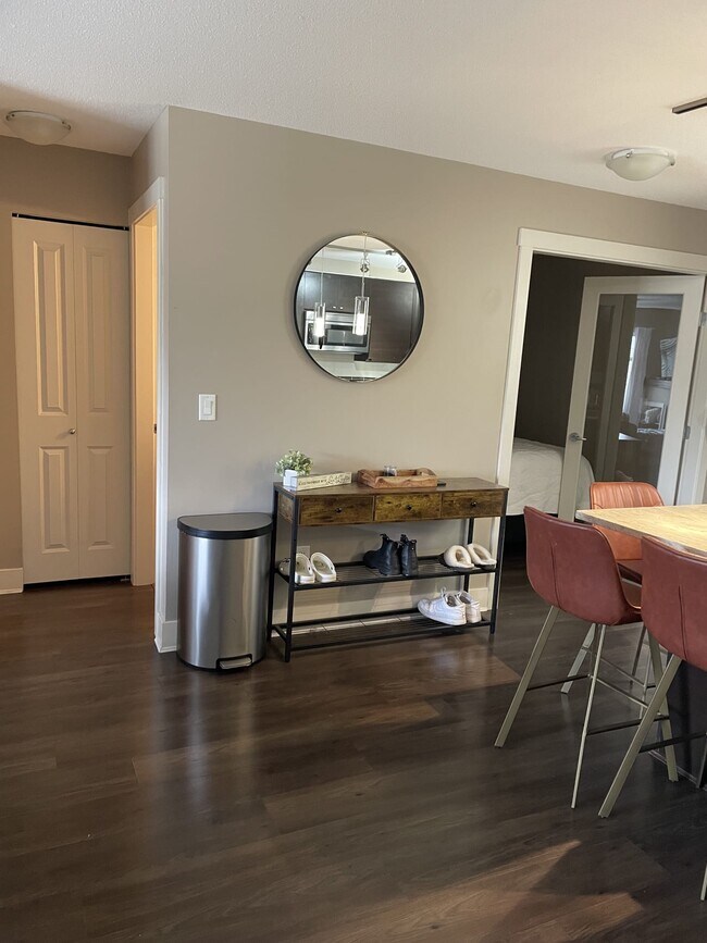 Building Photo - 6500 194 St