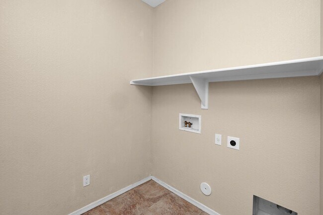 Building Photo - 18631 E Swan Dr