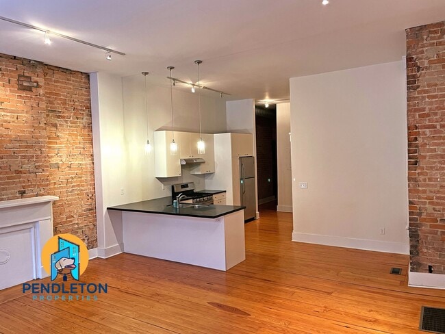 Building Photo - 514 E 12th St