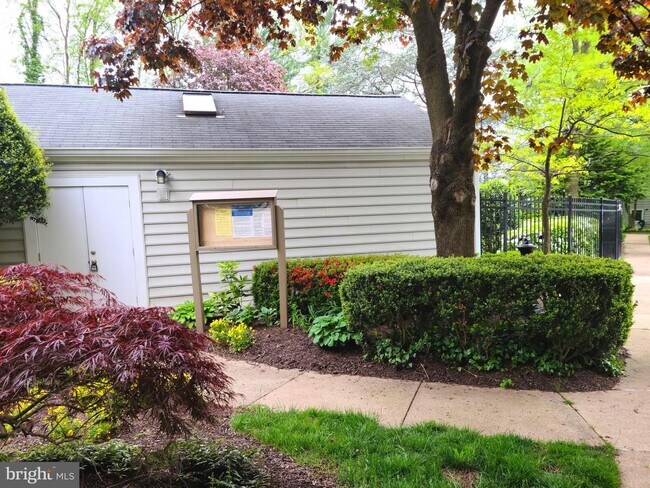 Building Photo - 10116 Oakton Terrace Rd