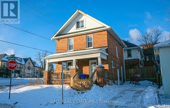 Building Photo - 306 Simcoe St