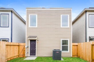 Building Photo - 15232 Estrella Rd E