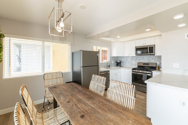 Interior Photo - Strand 5