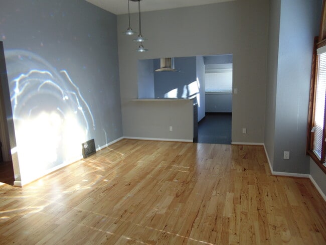 Foto del edificio - 824 NE Ravenna Blvd