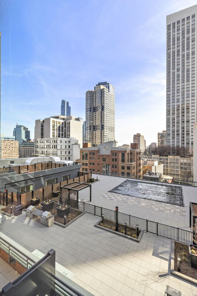 Building Photo - 155 Bay St