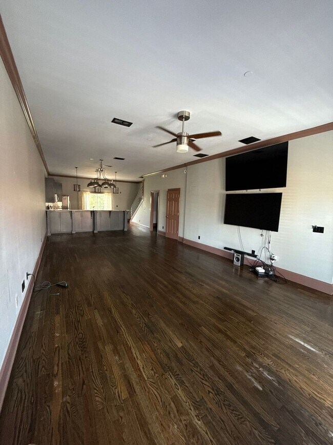 Foto del edificio - 3/3 Townhome off of Gaines st. Available f...