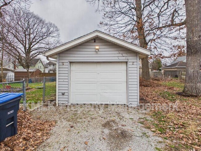 Foto del edificio - 1159 Carey Ave