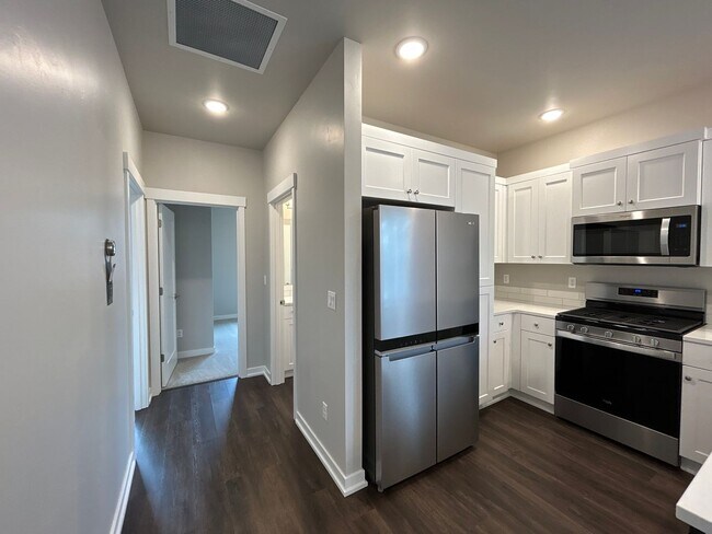 Foto del edificio - Luxury 2BR Duplex Near Old Mill District & Trails – Apply Today!